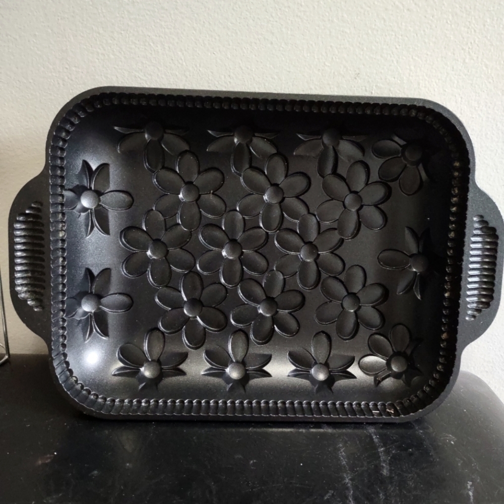 Daisy Cake Pan